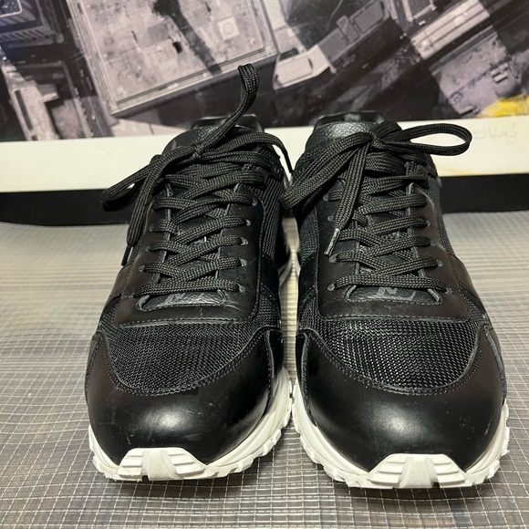 Louis Vuitton black runway men sneakers - Picture 2 of 9